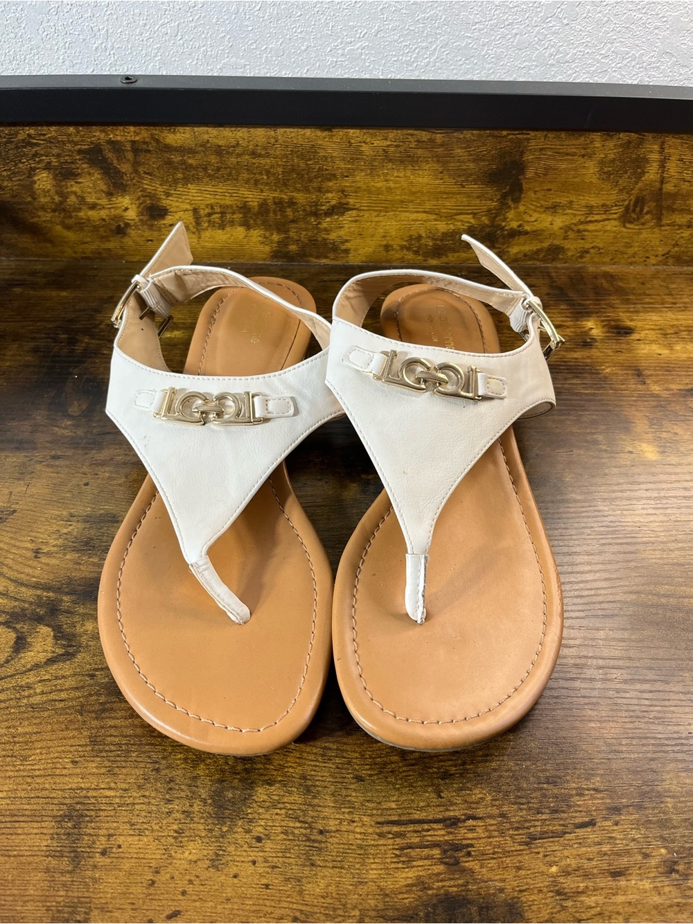 Liz Claiborne White Thong Sandals with Gold Accent